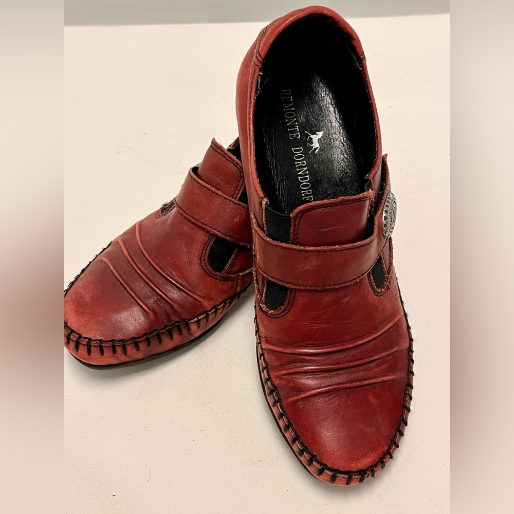Remonte Women’s Red Loafers 6.5M